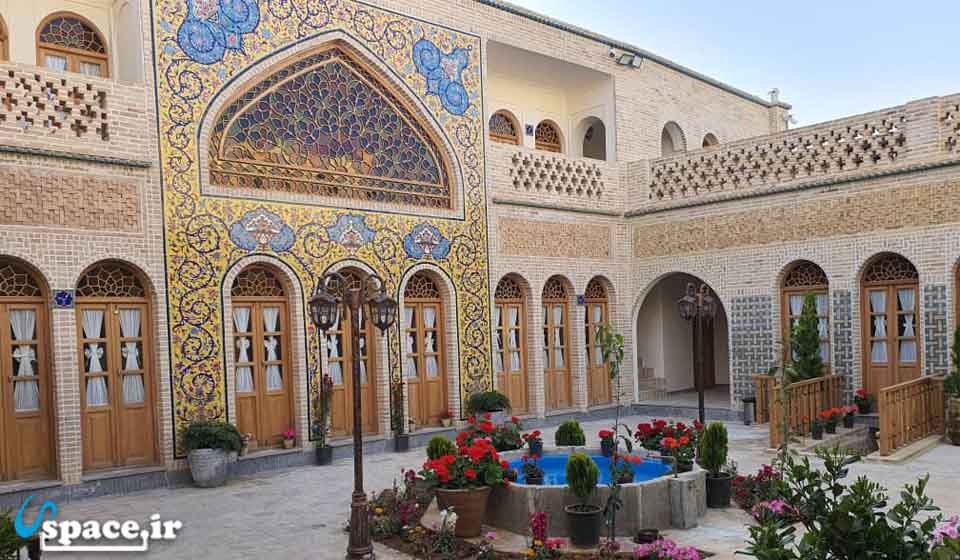 اقامتگاه سنتی گل آرا